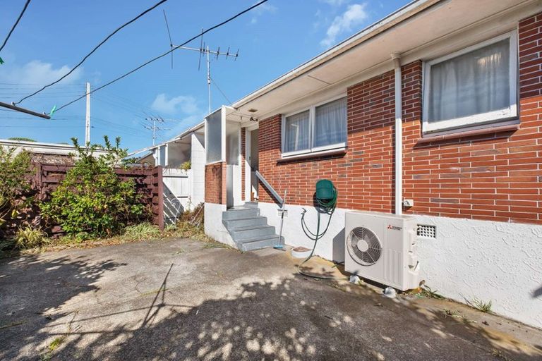 Photo of property in 2e Fraser Road, Papatoetoe, Auckland, 2025