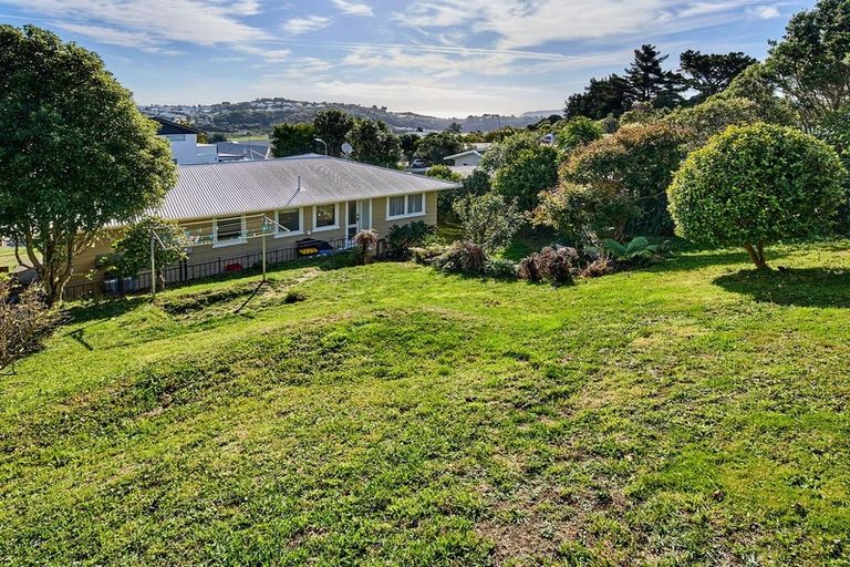 Photo of property in 3 Cleat Street, Whitby, Porirua, 5024