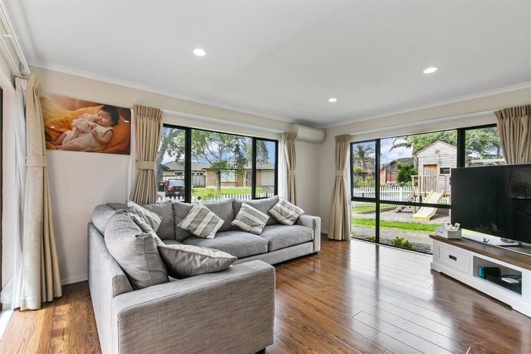 Photo of property in 9 Erne Crescent, East Tamaki, Auckland, 2016