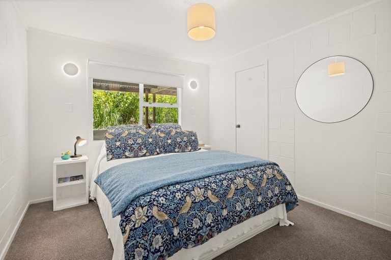 Photo of property in 15 Buckleton Road, Tawharanui Peninsula, Matakana, 0986