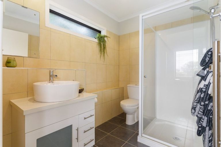 Photo of property in 43 Forrest Hill Road, Milford, Auckland, 0620