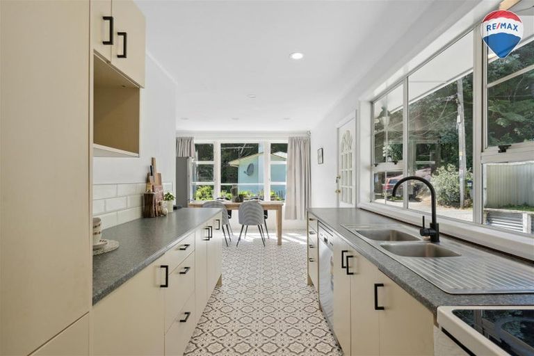 Photo of property in 21 Thomson Grove, Stokes Valley, Lower Hutt, 5019