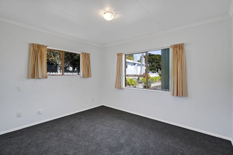 Photo of property in 2/43 Mangorei Road, Strandon, New Plymouth, 4312