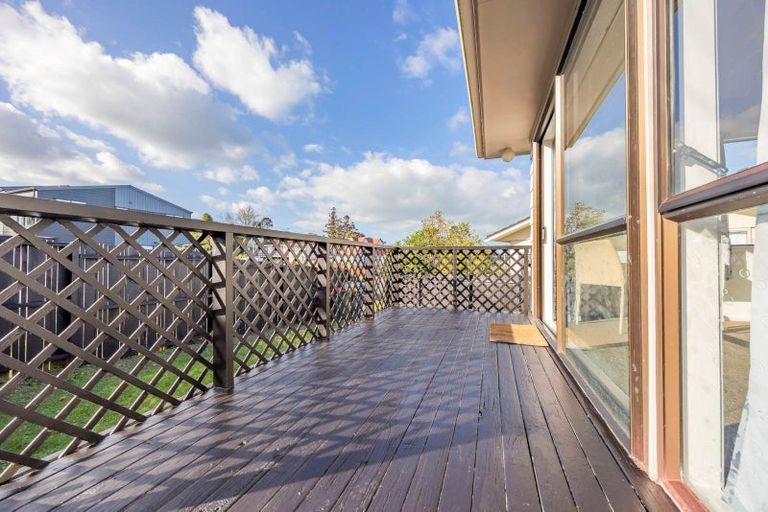 Photo of property in 2/2 Tacitus Place, Totara Vale, Auckland, 0629