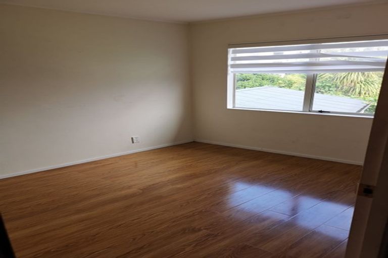 Photo of property in 10 Rook Place, Unsworth Heights, Auckland, 0632