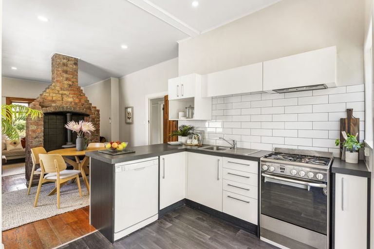 Photo of property in 17 Waikowhai Street, Ngaio, Wellington, 6035