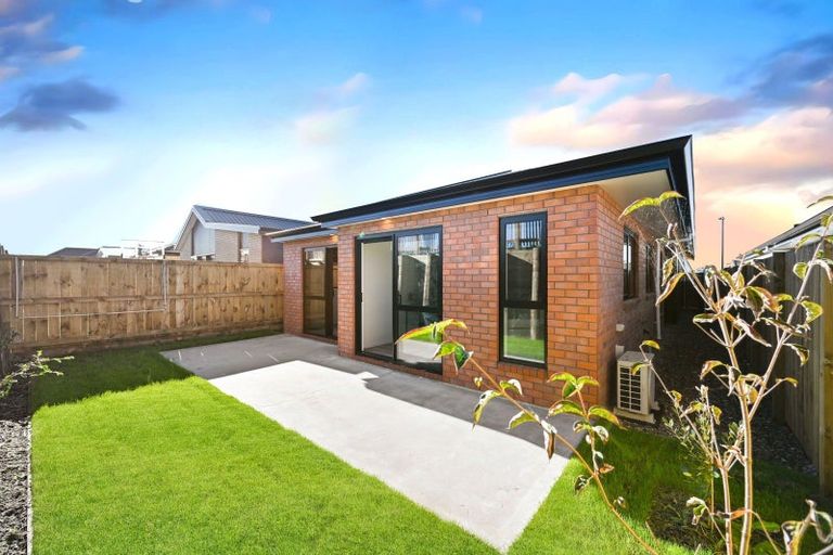 Photo of property in 15 Waruhia Crescent, Rototuna North, 3281