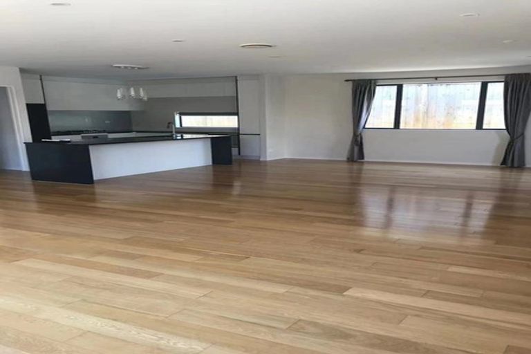 Photo of property in 98 Cardiff Road, Pakuranga, Auckland, 2010