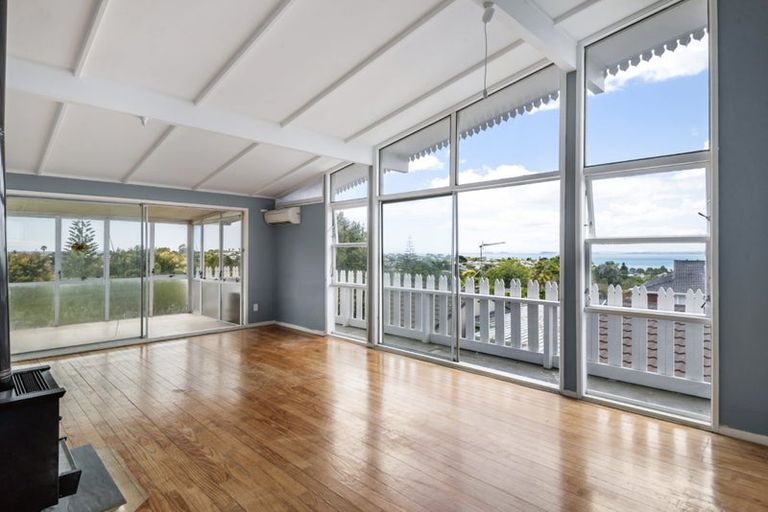 Photo of property in 93 Glamorgan Drive, Torbay, Auckland, 0630