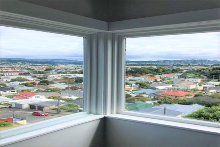 Photo of property in 35 Cavendish Square, Strathmore Park, Wellington, 6022