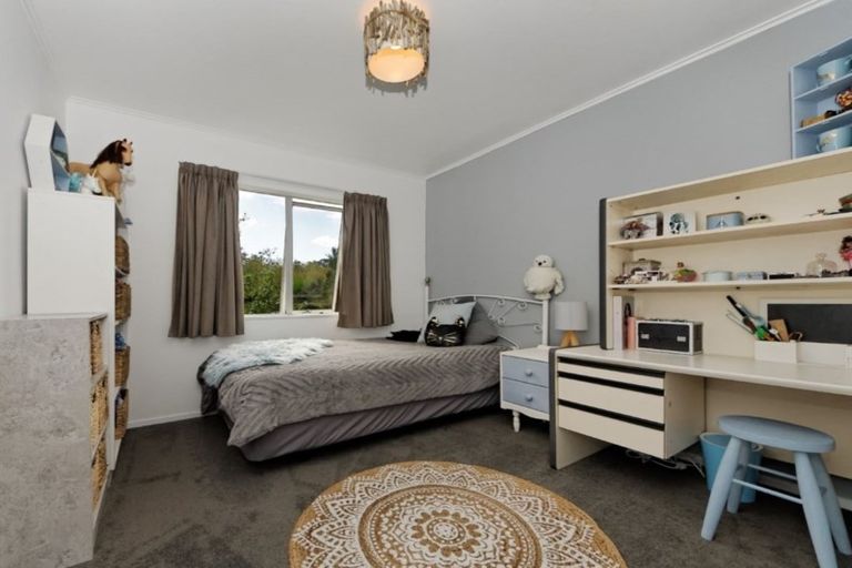 Photo of property in 14 Aldern Road, Massey, Auckland, 0614