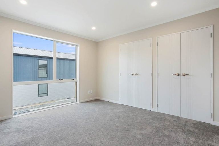 Photo of property in 10a Roberts Road, Te Atatu South, Auckland, 0610