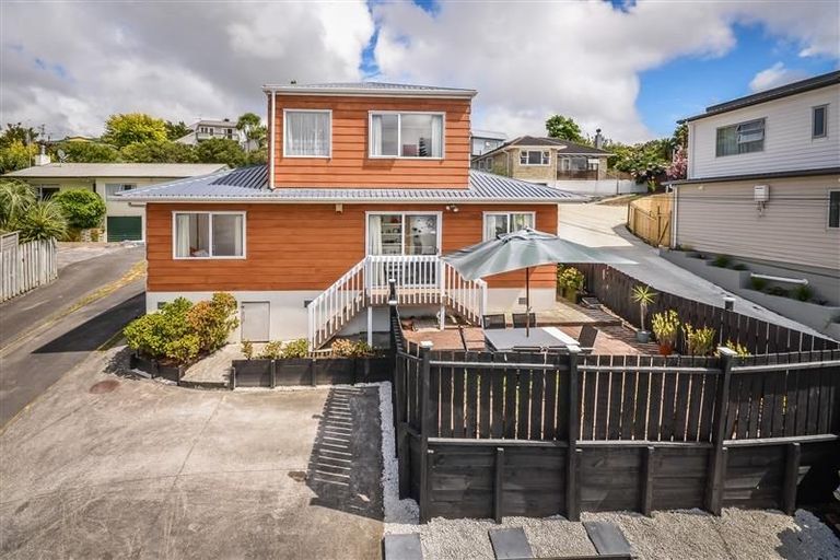 Photo of property in 2/20 Hogans Road, Glenfield, Auckland, 0629