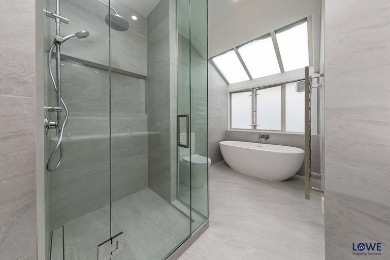 Photo of property in 1/2 Hauraki Road, Hauraki, Auckland, 0622