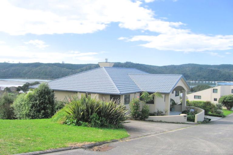 Photo of property in 154 Tirohanga Drive, Whangamata, 3620