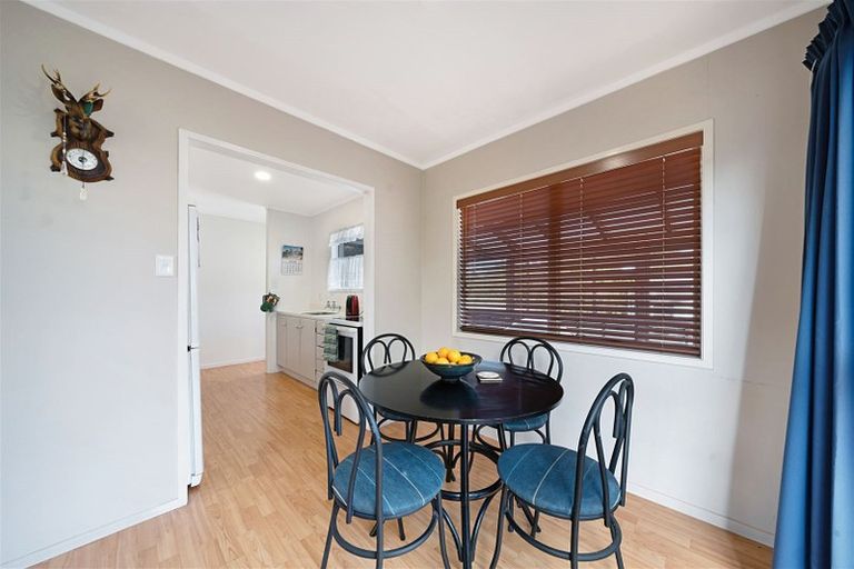 Photo of property in 12 Talavera Place, Te Atatu South, Auckland, 0602