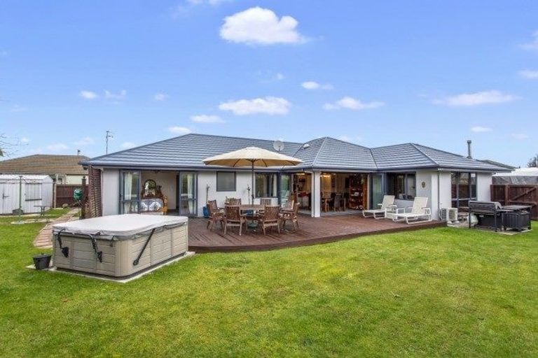 Photo of property in 27 Hawkins Place, Rangiora, 7400