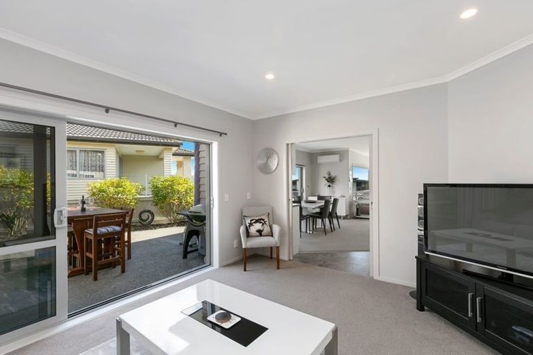 Photo of property in 20 The Fjord, Aotea, Porirua, 5024