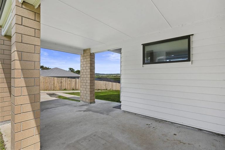 Photo of property in 16 Taupata Lane, Helensville, 0800