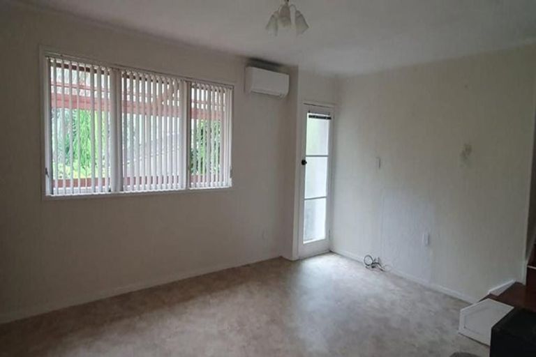 Photo of property in 13 Vina Place, Massey, Auckland, 0614