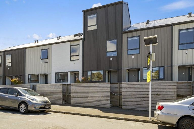Photo of property in 3/124 Britomart Street, Berhampore, Wellington, 6023