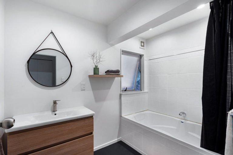 Photo of property in 35 Burns Road, Hospital Hill, Napier, 4110