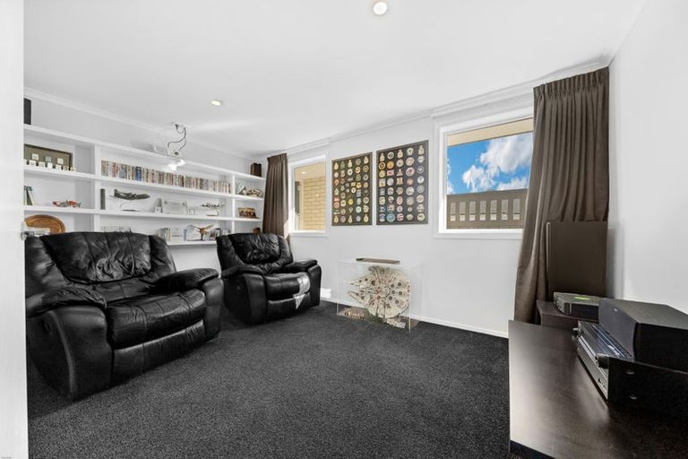 Photo of property in 15 Malbec Place, Huapai, Kumeu, 0810