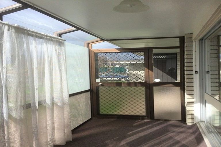 Photo of property in 40 Karaka Crescent, Levin, 5510