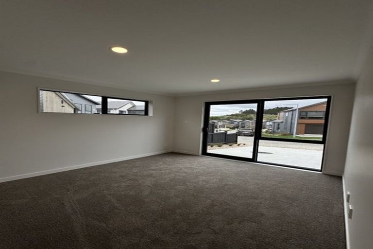 Photo of property in 3 Kikorangi Drive, Wainui, Silverdale, 0992