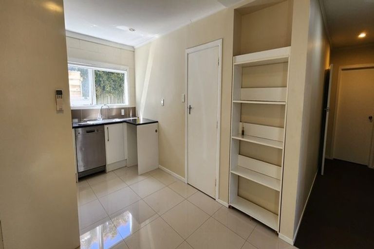 Photo of property in 134 East Coast Road, Forrest Hill, Auckland, 0620