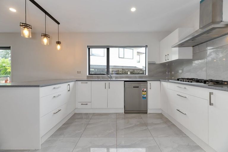 Photo of property in 18b Riverpark Crescent, Henderson, Auckland, 0610