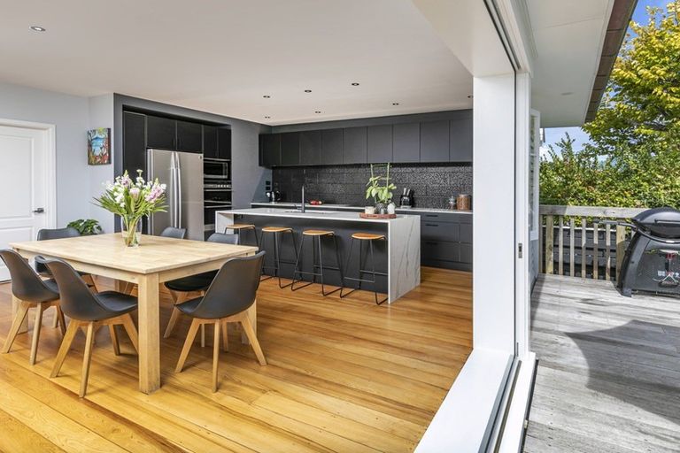 Photo of property in 1 Hanlon Crescent, Narrow Neck, Auckland, 0624