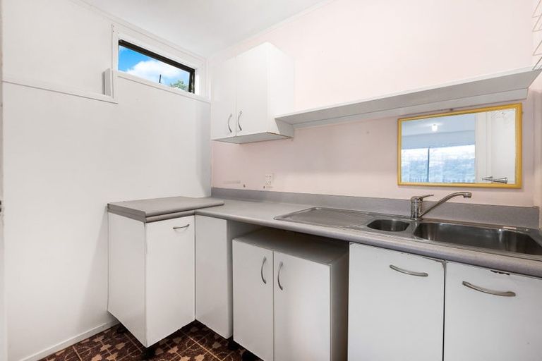 Photo of property in 1/12 Glenvar Road, Torbay, Auckland, 0630