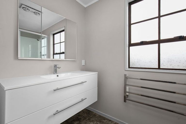 Photo of property in 12 Ashworth Street, Alexandra, 9320