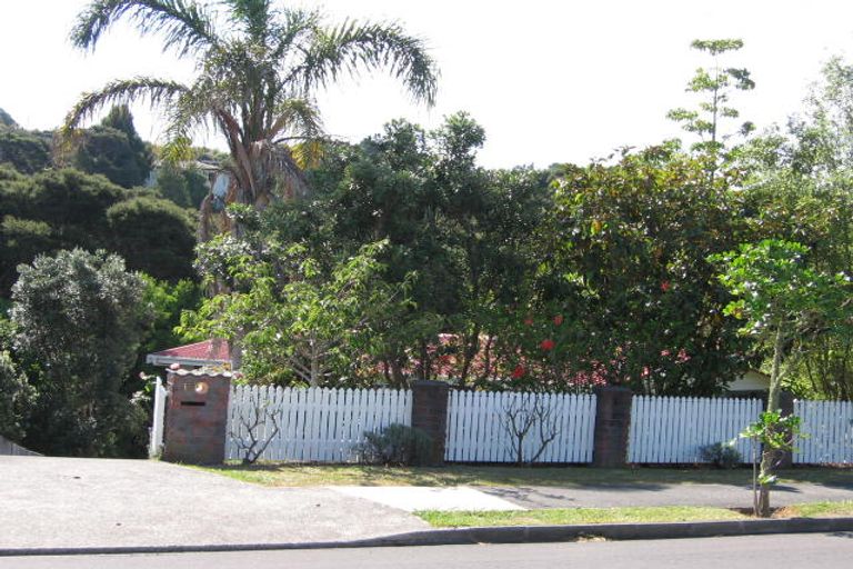 Photo of property in 16 Emlyn Place, Torbay, Auckland, 0630