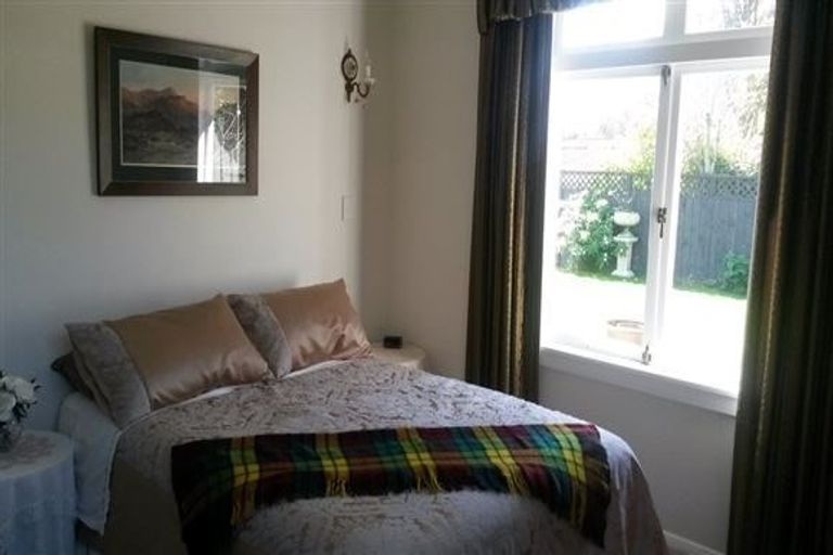 Photo of property in 30 Karu Crescent, Waikanae, 5036