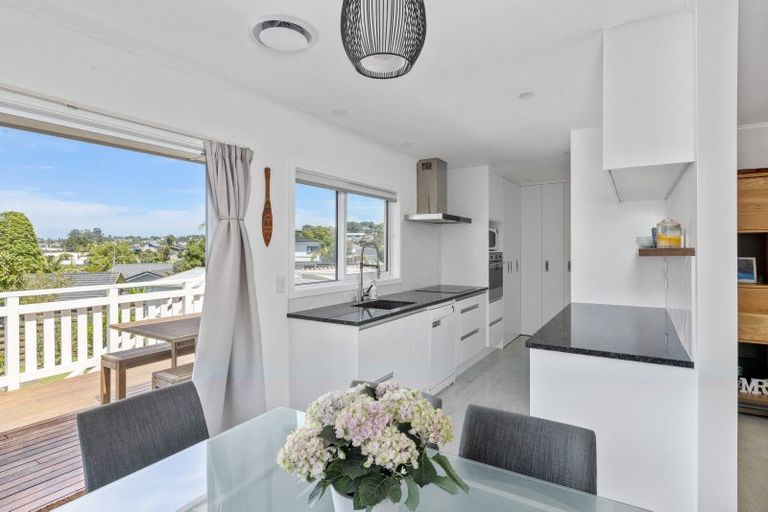 Photo of property in 9 Amorino Drive, Red Beach, 0932