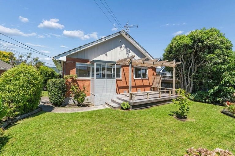 Photo of property in 5a Rosebank Avenue, Avalon, Lower Hutt, 5011