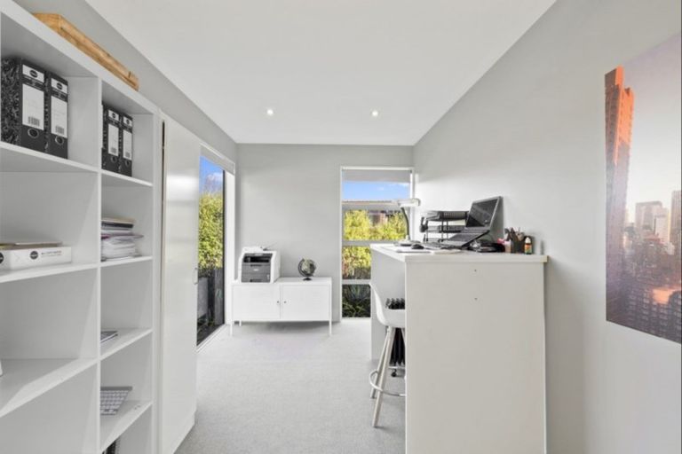 Photo of property in 73 Oregon Drive, Kelvin Heights, Queenstown, 9300