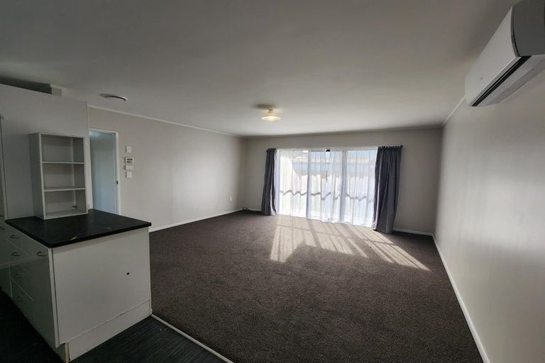 Photo of property in 2/34 Shifnal Drive, Randwick Park, Auckland, 2105