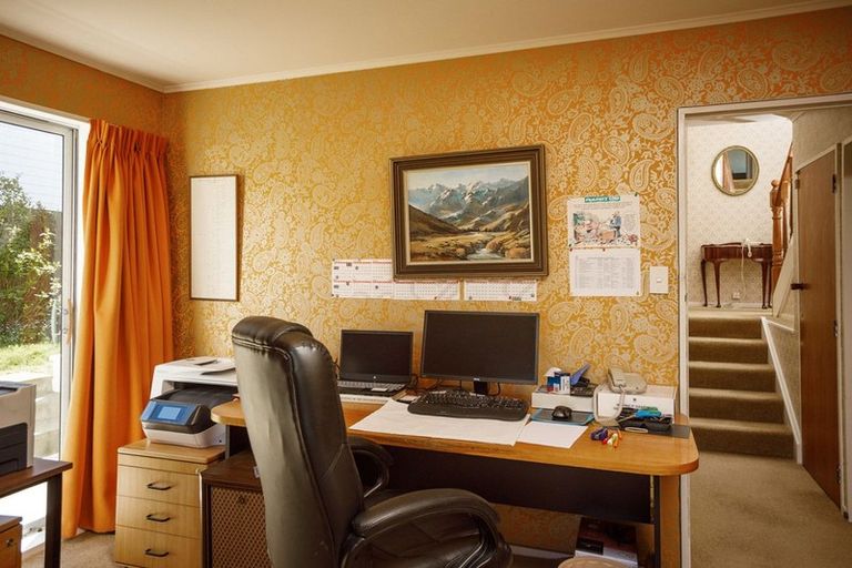 Photo of property in 4 Panorama Grove, Harbour View, Lower Hutt, 5010