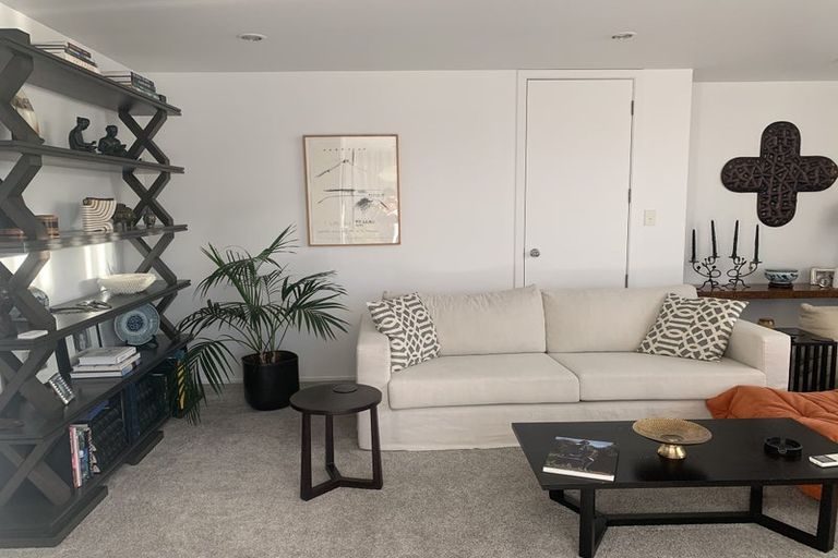 Photo of property in 1/12 Craig Road, Milford, Auckland, 0620