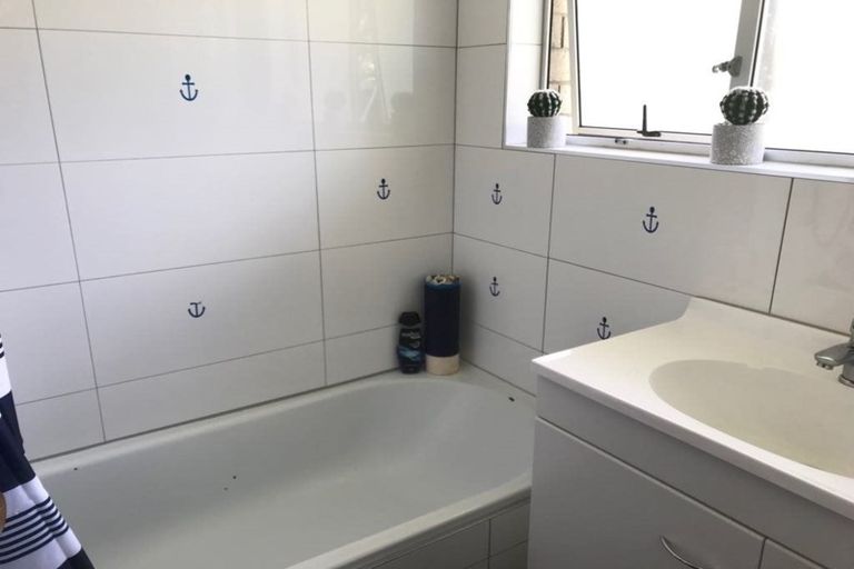 Photo of property in 1/6 Finchley Road, Torbay, Auckland, 0632