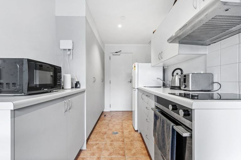 Photo of property in 13b/30 Westward Ho, Glen Eden, Auckland, 0602