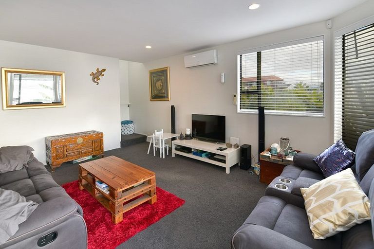 Photo of property in 68a Vipond Road, Stanmore Bay, Whangaparaoa, 0932