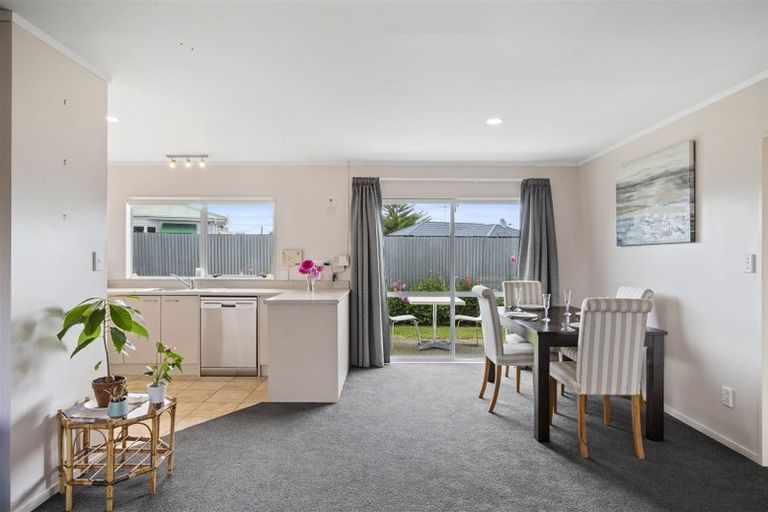 Photo of property in 2 Childs Avenue, Pukekohe, 2120