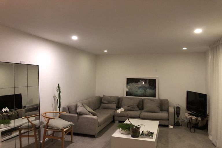 Photo of property in 1/18 Penning Road, Castor Bay, Auckland, 0620