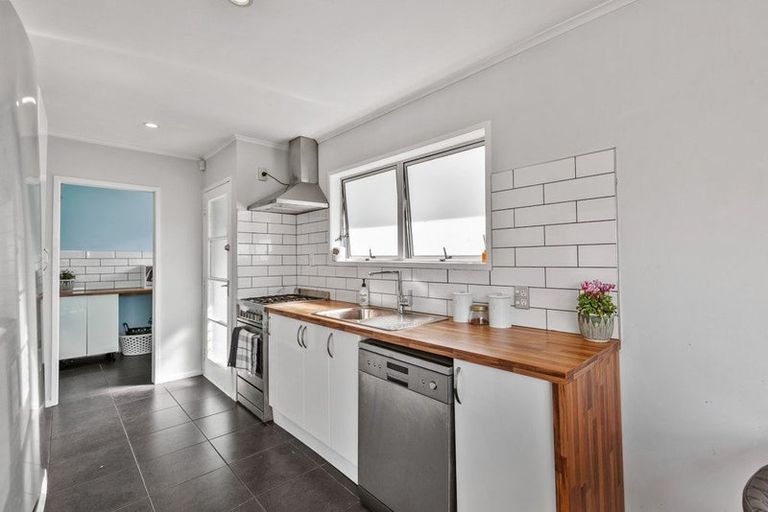 Photo of property in 34 Redwood Drive, Massey, Auckland, 0614