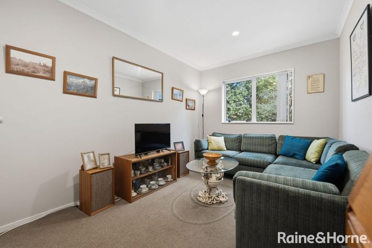 Photo of property in 18 Nirmal Place, Sunnyvale, Auckland, 0612