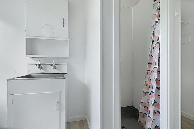 Photo of property in 40 West Coast Road, Glen Eden, Auckland, 0602